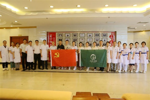 365best体育(中国)有限公司三二〇一医院支援西藏抗疫医疗队出征！(图2)